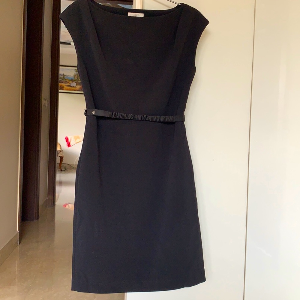 PROMOD Classic Little black dress. knee length. With a satin belt. Zip on side. - Picture 1 of 7